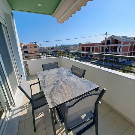 Stella شقة Néa Péramos