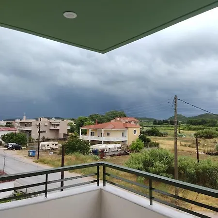 Stella * Néa Péramos