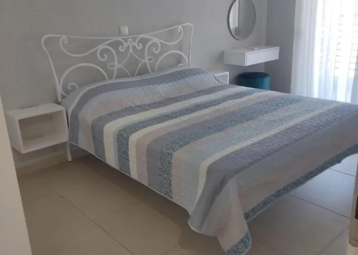 Stella * Néa Péramos